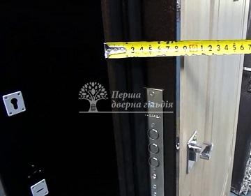 Какой должна быть толщина металла у входных дверей